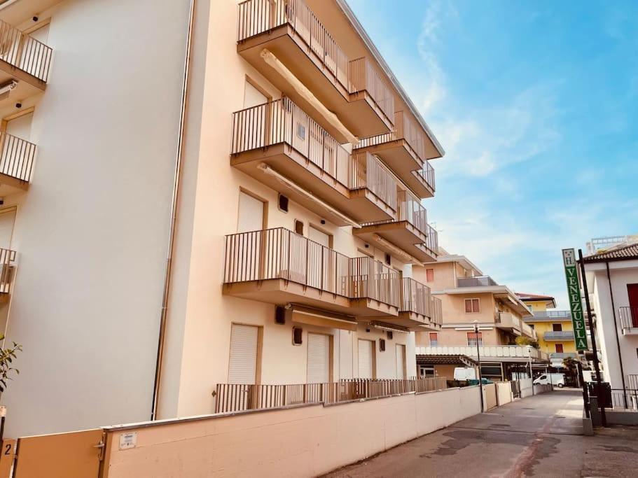 Appartamento Soyus 10 Lido di Jesolo Exterior foto